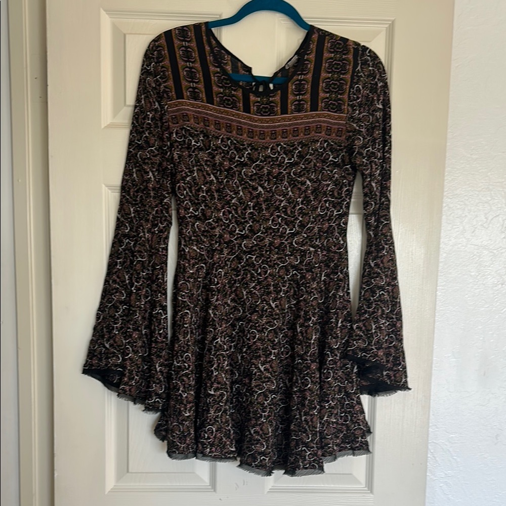 Adorable Boho Bell Sleeve Fringe Long Sleeve Flowy Light Dress Size 4